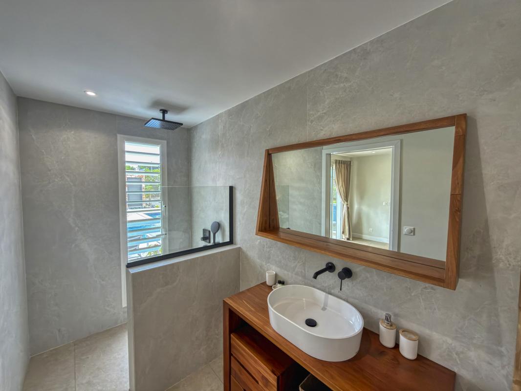 24.Location Villa piscine vue mer St François Guadeloupe_Suite 1